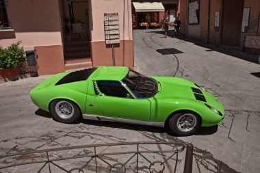 Eski model spor araba Lamborghini Miura miting 