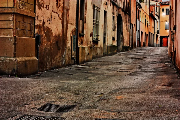 Italienska Mörk Gränd Skymningen Hörnet Gatan Dekadent Gamla Stan — Stockfoto