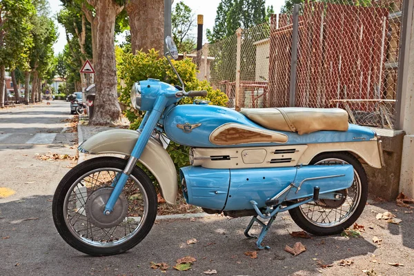 Vintage Włoski Motocyklem Aermacchi Chimera 175 Lat Pięćdziesiątych Klasyczny Samochód — Zdjęcie stockowe