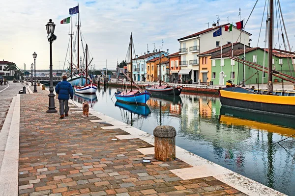 Bir Cesenatico, Emilia Romagna, İtalya: Leonardo da Vinci eski Ahşap Yelkenli tekneler Adriyatik Denizi ile eski şehir tarafından tasarlanmış bağlantı noktası Kanal
