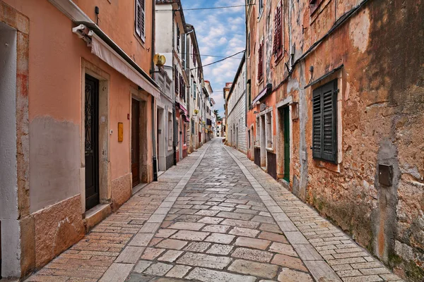 Parenzo Istria Croazia Pittoresco Vecchio Vicolo Con Antiche Case Nella — Foto Stock