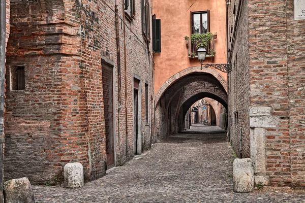 费拉拉 艾米利亚 罗马涅大区 意大利 风景如画的拱形小巷通过阿尔尔 古老的中世纪街道 — 图库照片