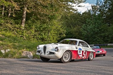 Vintage spor araba Alfa Romeo 1900 Ssz Zagato (1955) klasik otomobil yarışı Mille Miglia, üzerinde 21 Mayıs 2016 Passo della Futa (Fi) İtalya