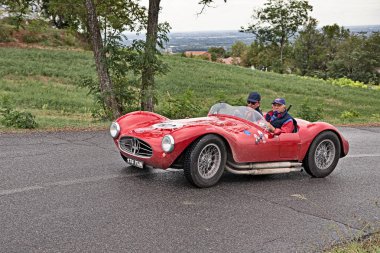Eski model İtalyan araba Maserati A6gcs (1954) klasik otomobil Rallisi'nde 