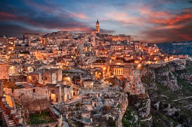Matera, Basilicata, İtalya: manzara eski şehir (sassi di Matera), şafak vakti Avrupa kültür başkenti 2019