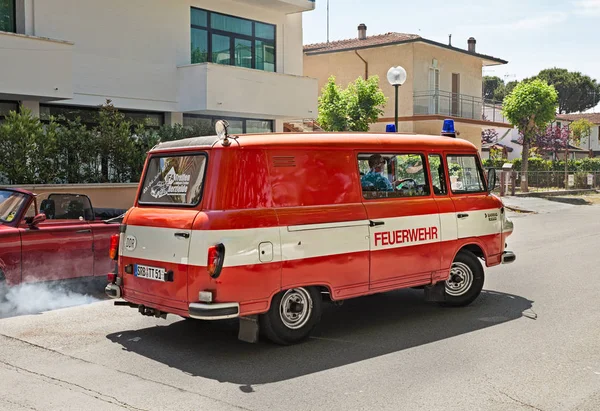 前消防局 Barkas 000 Gdr 1988 于2017年5月14日在意大利联邦省切塞纳蒂科举行的东德 Trabant Ifa 汽车第20次会议上 — 图库照片