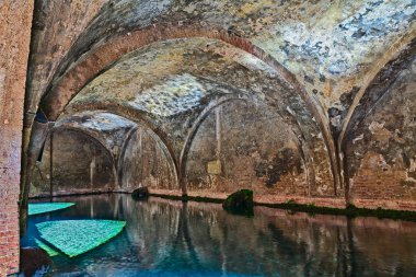 Siena, Toskana, İtalya: Ortaçağ Çeşme Fontebranda; şehrin ana su kaynağı oldu ve Dante Alighieri, İlahi Komedya tarafından atıf yapılmış