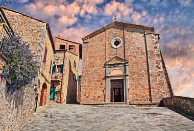 Castiglione d'Orcia, Siena, Toskana, İtalya: Rönesans eski Toskana köyün aziz Stefano e Degna Kilisesi