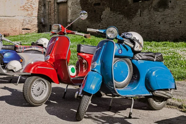 Włoskie Skutery Vespa Pierwszym Planie Model Super Sprint Zbiornik Benzynę — Zdjęcie stockowe