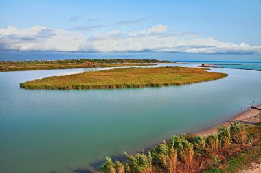 Rosolina, Veneto, İtalya: Adige nehir ağzı doğal peyzaj rezerv Po Nehri delta park