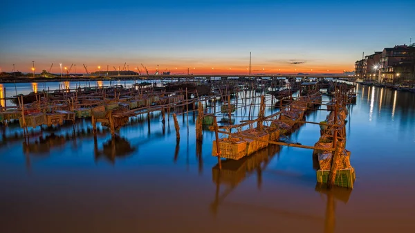 Chioggia Venecia Italia Paisaje Nocturno Bahía Con Postes Madera Cajas —  Fotos de Stock