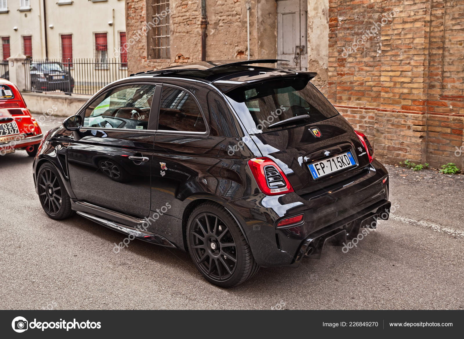 Voiture Sport Italienne Abarth 595 Competizione Modèle Performance Fiat 500  — Photo éditoriale © ermess #226849270