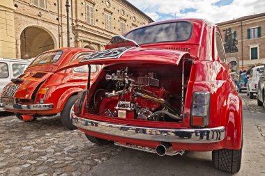 Bagnacavallo, Ra, İtalya motorda Abarth 595 24 toplantı otomatik vintage 11 Kasım 2018 yılında ayarlama ile eski model İtalyan Araba Fiat 500 krom