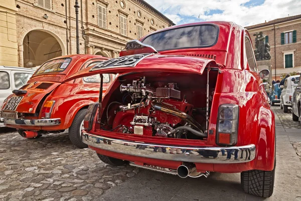 Auto Epoca Italiana Fiat 500 Con Motore Cromato Tuning Abarth — Foto Stock