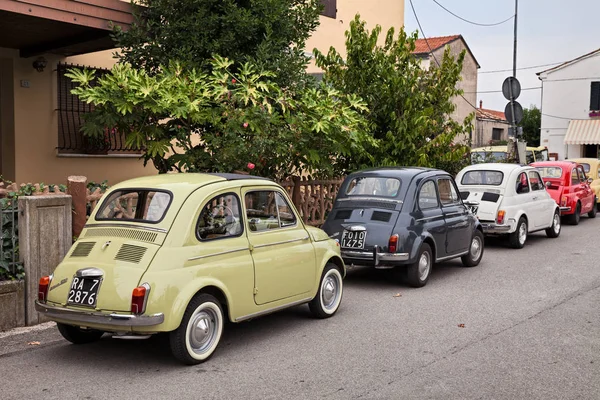 Vintage Italienska Bilar Fiat 500 Parkerad Veteranbil Rally Fiat 500 — Stockfoto