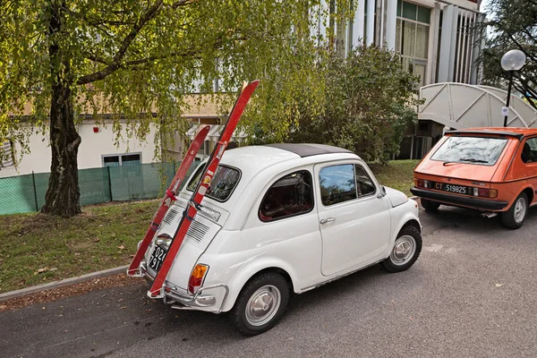 Παλιάς Χρονολογίας Fiat 500 Σκι Ράφι Κλασικό Αυτοκίνητο Ράλι Citta — Φωτογραφία Αρχείου