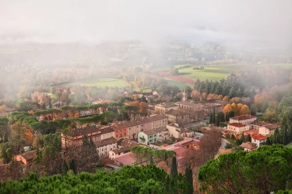 라벤나 에밀리 이탈리아 도시와 안개가 아침에 시골의 — 스톡 사진