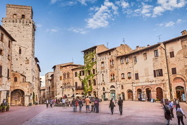 San Gimignano Italia Mayo Personas Caminando Animada Plaza Piazzza Della — Foto de Stock