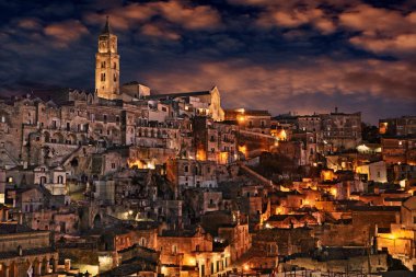 Matera, Basilicata, İtalya: peyzaj gece Avrupa kültür başkenti 2019 şehrin tarihi kentin