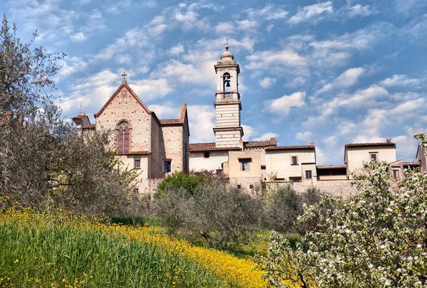 フィレンツェ チャーターハウス チェルトーザ フィレンツェ トスカーナ イタリア 1341 年に設立された中世の修道院の春に表示します — ストック写真