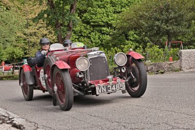 eski spor araba Aston Martin Uluslararası Le Mans (1931) İtalyan klasik yarış Mille Miglia, 18 Mayıs 2013 Passo della Futa (Fi) İtalya Tarih içinde
