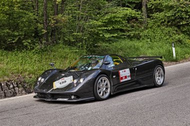 spor araba Pagani Zonda F seyahat tarihi İtalyan yarışta Mille Miglia 18 Mayıs 2013 Passo della Futa (Fi) İtalya'da