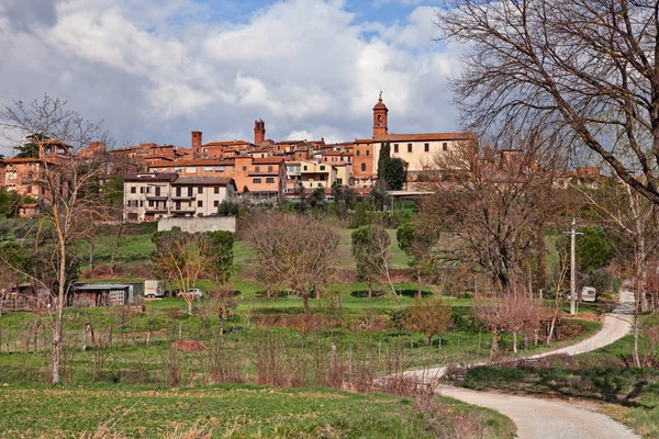 Torrita di Siena, Toscana, Italien: landskap av den forntida kulltownen — Stockfoto