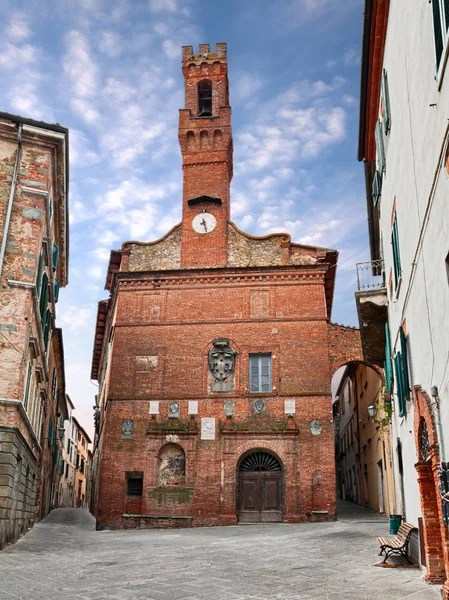 Sinalunga, Siena, Toskana, İtalya: ortaçağdan kalma Palazzo Pretorio — Stok fotoğraf