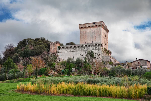 Sarteano, Siena, Toskánsko, Itálie: středověký hrad na vrcholu vesnice — Stock fotografie