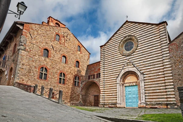 Lucignano, Arezzo, Toszkána, Olaszország: a középkori templom San Francesco Stock Kép