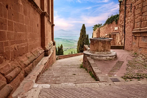 Pienza, Siena, Tuscany, Italy: landscape from the old town — Stock Photo, Image