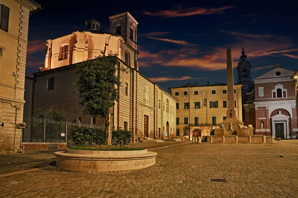Jesi, Ancona, Marche, Italy: the medieval square Federico II — Stock Photo, Image