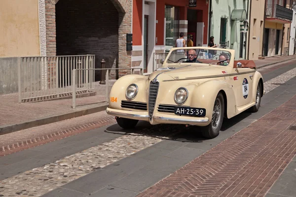 Carro Esportivo Vintage Alfa Romeo 2500 Cabriolet Touring 1942 Corrida — Fotografia de Stock