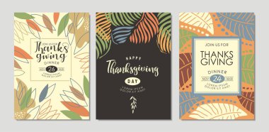 Şükran Günü davetiyeleri ve sonbahar çiçekli ve yapraklı tebrik kartları koleksiyonu. Vektör illüstrasyonu.