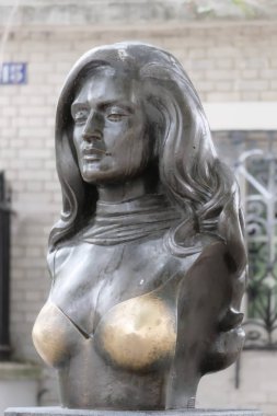 Paris, Fransa, 14 Mayıs 2018 bronz şarkıcı ve oyuncu Dalida büstü
