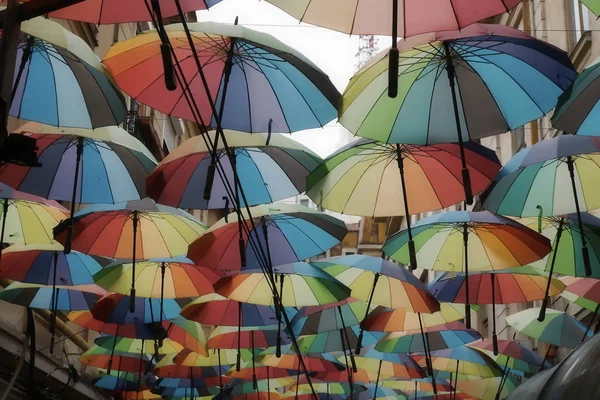 Straat Bedekt Met Gekleurde Paraplu Boekarest Boekarest Roemenië — Stockfoto