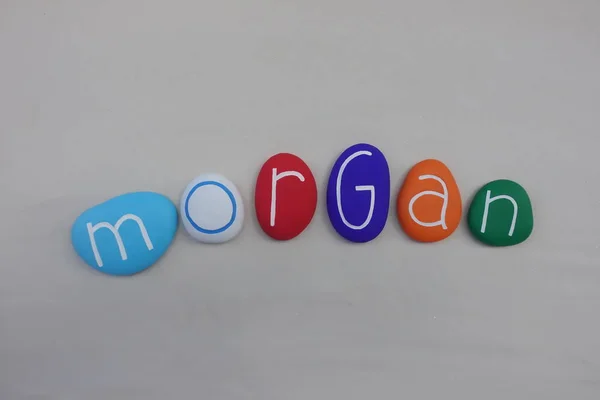 Morgan Mansnamn Med Färgade Stenar Över Vit Sand — Stockfoto