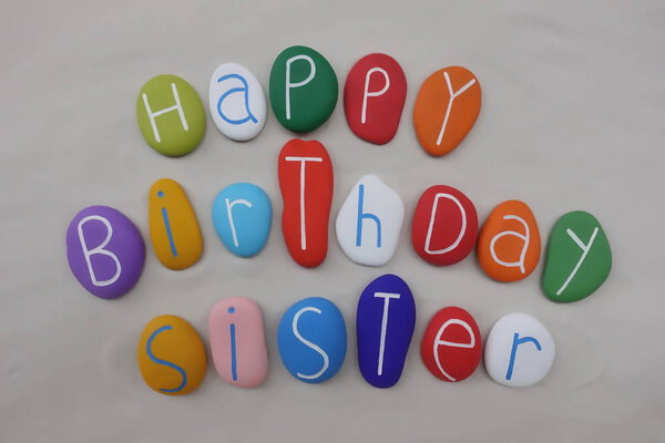 С днем рождения Сестра с цветными камнями на белом песке
