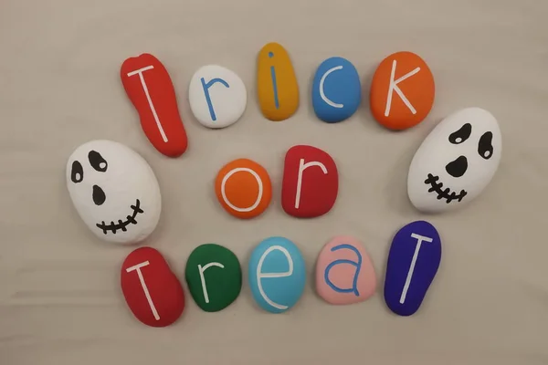 Trick Treat Text Colored Stones Design White Sand — Stock Photo, Image