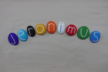 Jeronimus, renkli taşların üzerinde beyaz kum ile erkeksi verilen ad