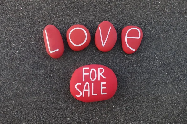 Amor Para Mensagem Venda Com Uma Composição Pedras Coloridas Vermelhas — Fotografia de Stock