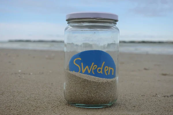 Souvenir Van Zweden Met Een Gekleurde Steen Een Glazen Pot — Stockfoto