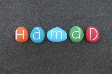 Hamad, siyah volkanik kum üzerinde çok renkli taşlardan oluşan Arap erkeksi adı