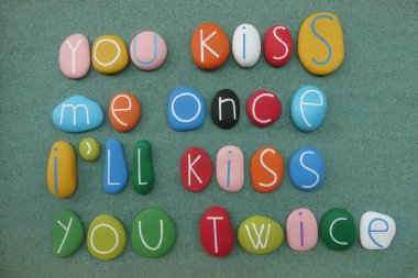 Beni bir kere öpersen, ben de seni iki kez öperim. 