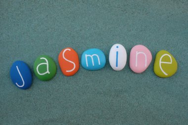 Yasemin, yeşil kum üzerinde renkli taşlarla oluşan kadınsı verilen isim