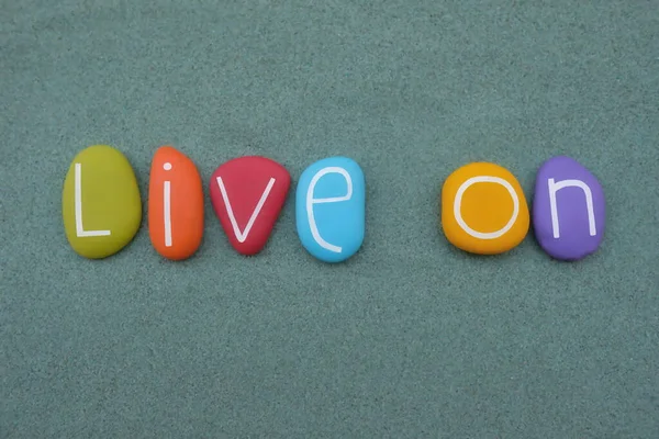 Live Messaggio Creativo Logo Composto Lettere Pietra Multicolore Sabbia Verde — Foto Stock