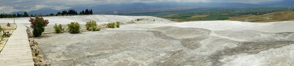 Panorama z trawertynu w Pamukkale. Turcja — Zdjęcie stockowe