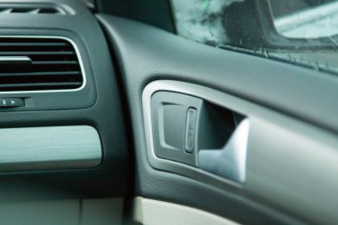 iç arabalar görüntüleyin. kontrol elemanları. cam üzerine düşünceler. dekorasyon ve tasarım için. Araba ayna görünümünü. kar yansıması denetler. seçici odak