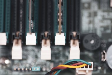 yakın çekim bölümü bilgisayar anakart bulanık. bulanık tasarım veya arka plan için defocused. takılı bellek sopa. tonda, sıcak mat. 