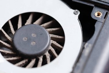 dizüstü bilgisayar soğutma sistem öğesi. cpu fan. değiştirme ve donanım onarımı.